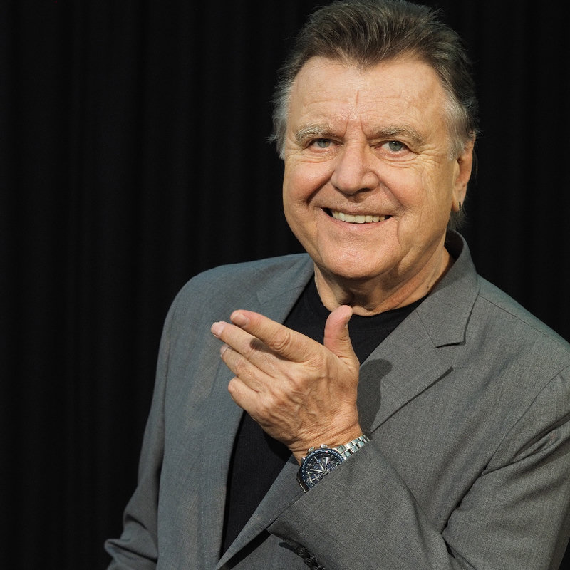 LUKAS RESETARITS - "Glück"